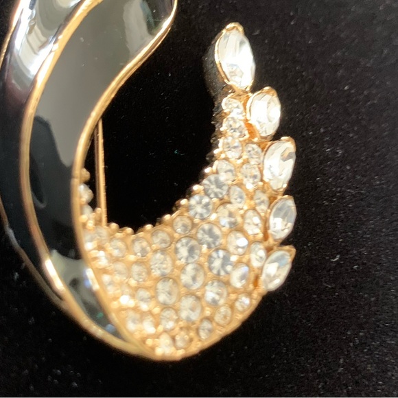 VINTAGE Crown Trifari Brooch - Picture 5 of 12